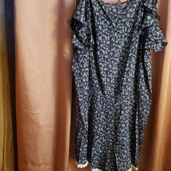 Romper with cold shoulder and spaghetti straps plu - Picture 4 of 5